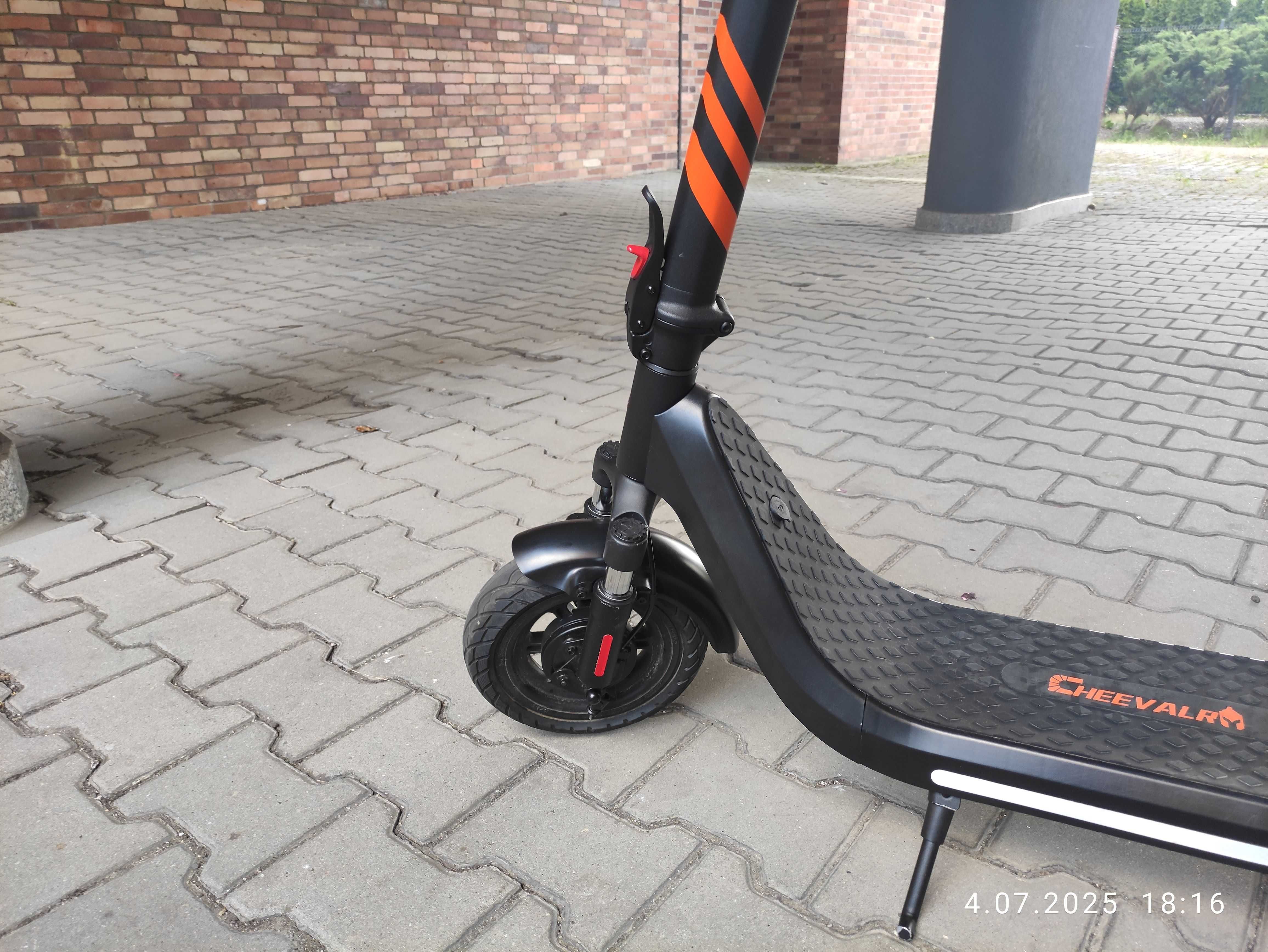 Niemal nowa hulajnoga przebieg 220 km, po 10 ładowaniach. Stan idealny