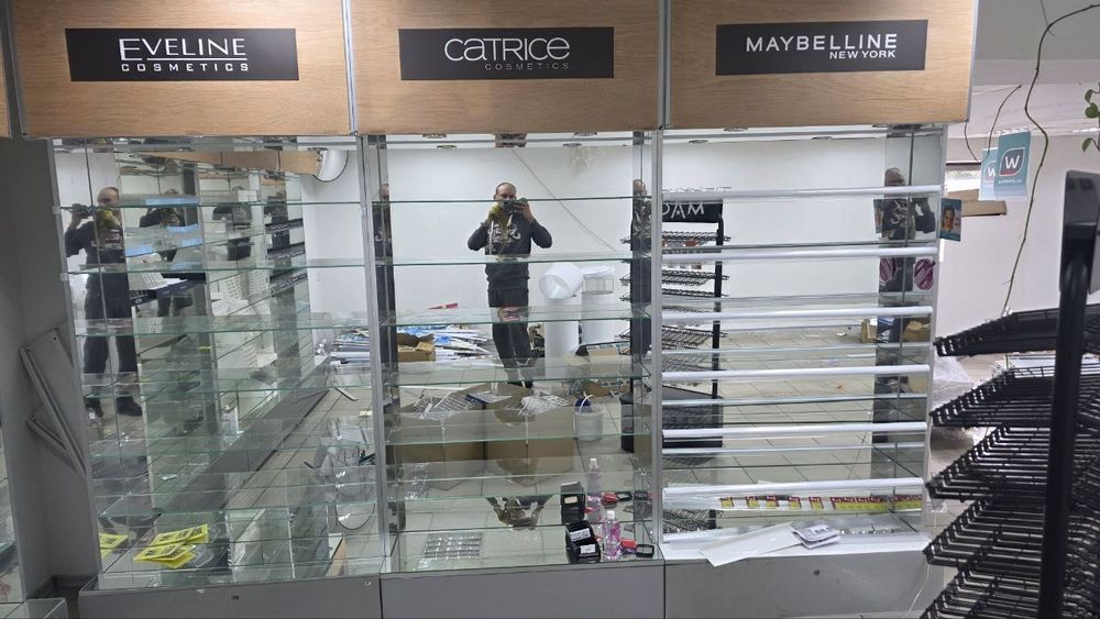 Продам торгові вітрини в гарному стані