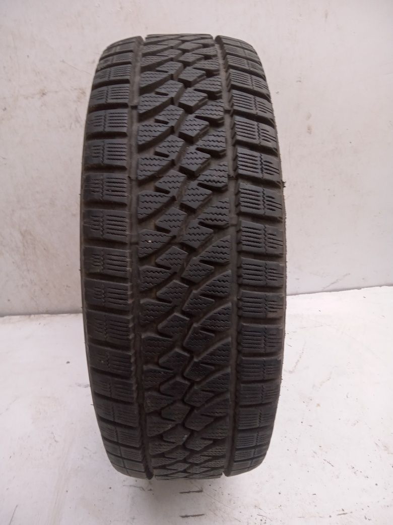 Opona zimowa Bridgestone Blizzak W810 235/65R16c  10mm