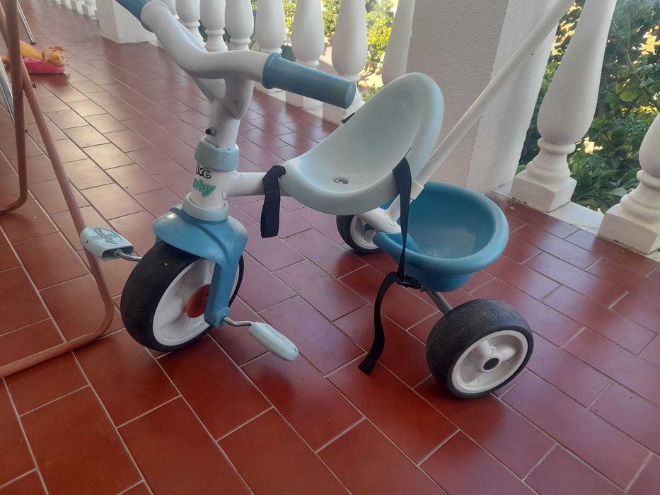 Triciclo de criança c/pega