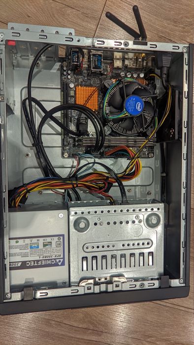 Komputer  PC G4560 8 GB RAM miniitx  Wi-Fi SSD 250GB +win 11
