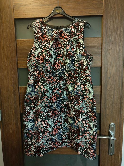 Czarna sukienka z haftem H&M