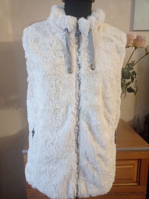 Меховая жилетка /безрукавка