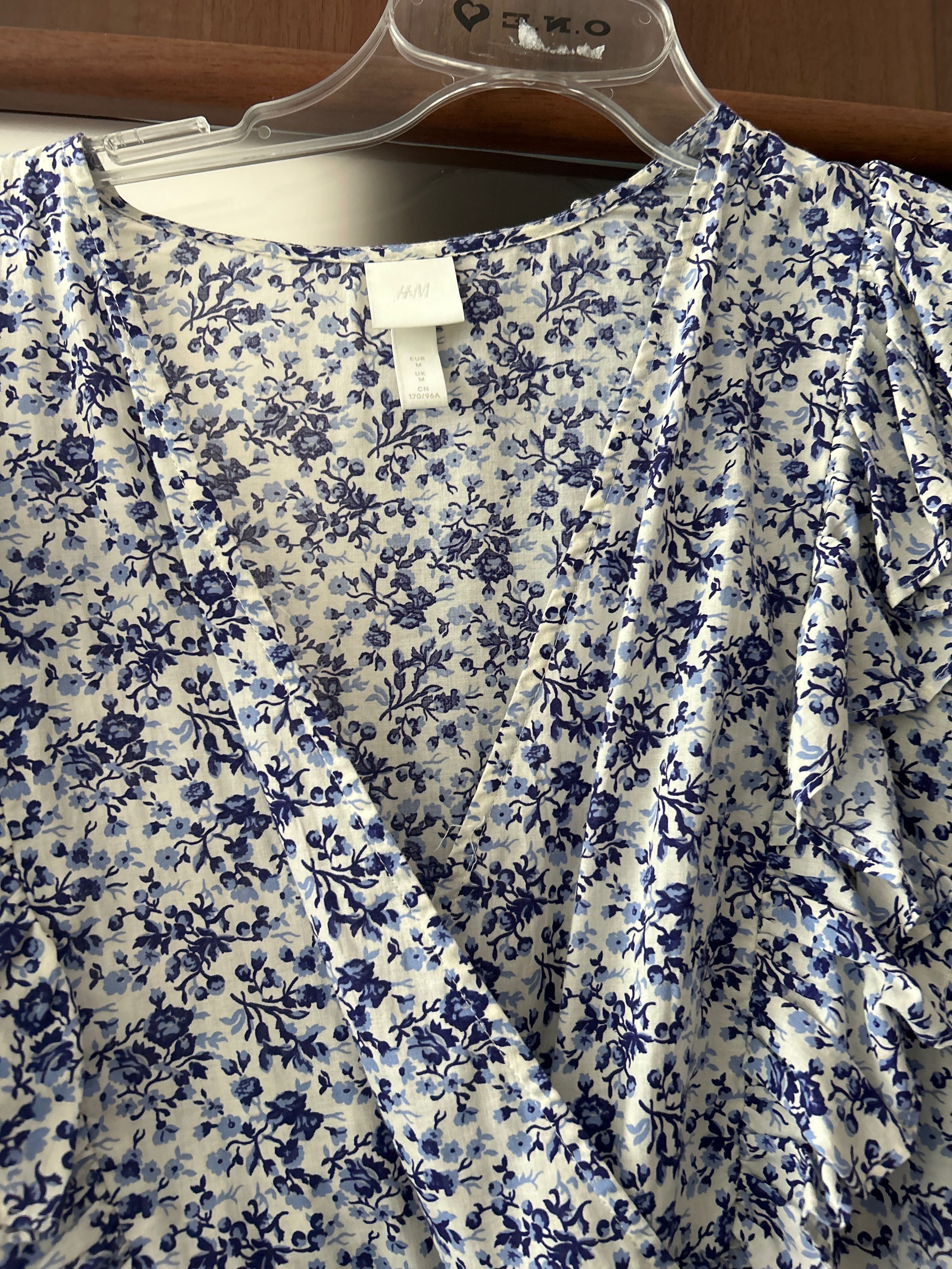 Sukienka biała w niebieskie kwiaty M H&m