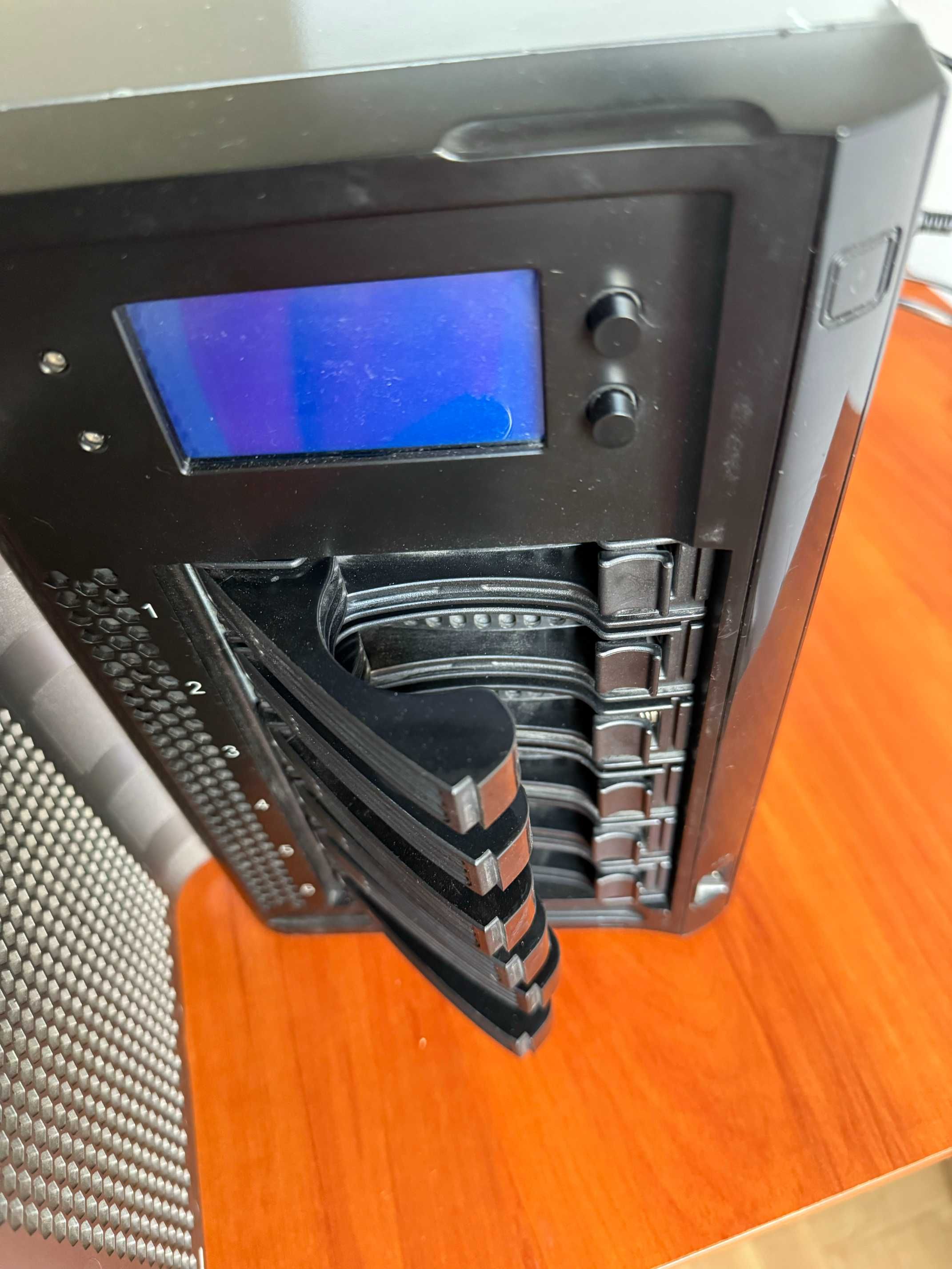 Serwer NAS na 6 dysków Iomega StoreCenter PX4-300D w dobrym stanie