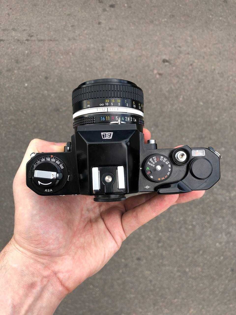 Фотокамера Nikomat EL with Nikon Nikkor 50mm f/1.4