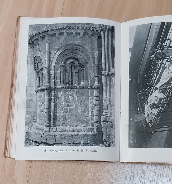 Livro antigo de Santillana del Mar edição espanhola