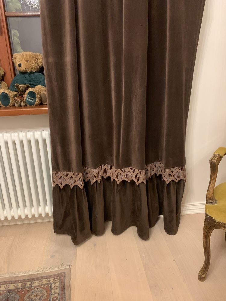 штори партьери Велюр Laura Ashley