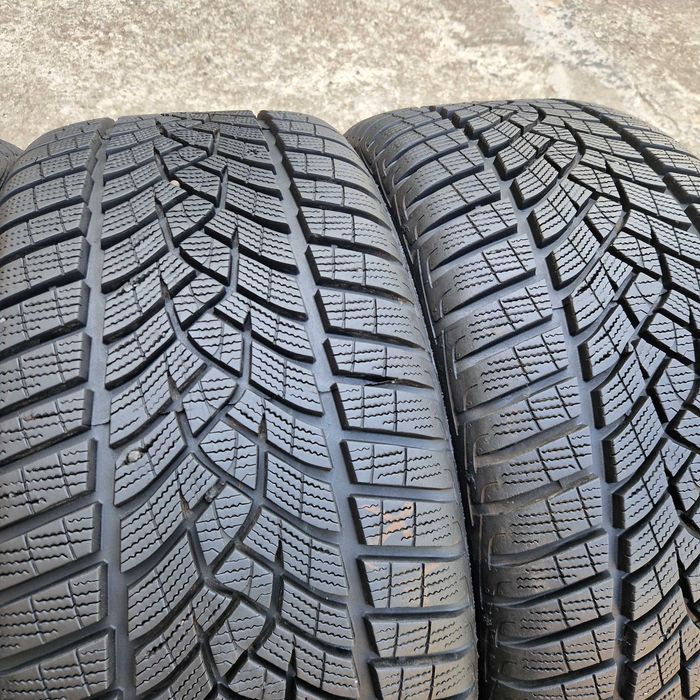 Зимові шини, резина 245 40 R18 Goodyear (Гудієр) 4шт.