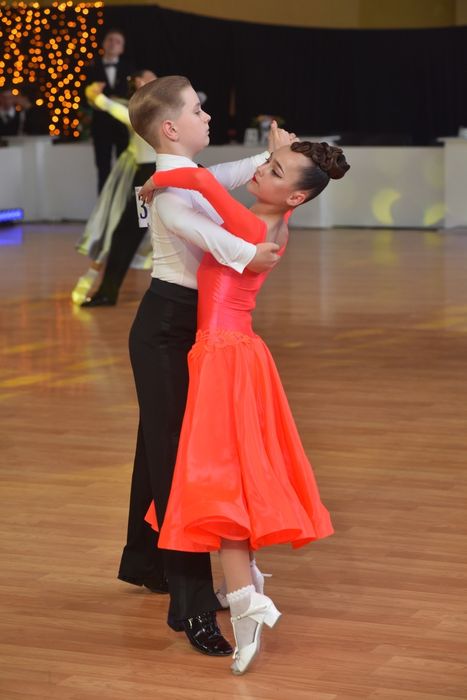 Ювенальське плаття . Стандарт. Тканина chrisanne. На зріст 140