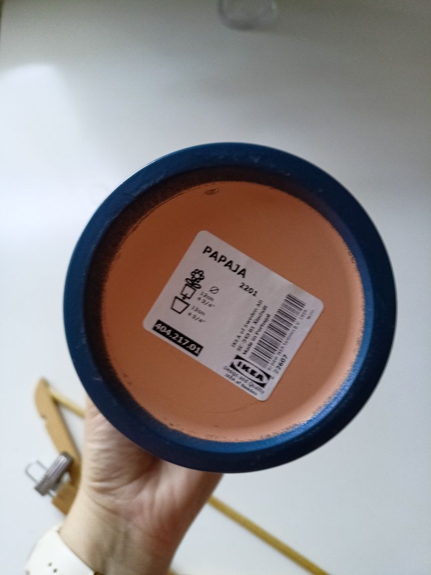 Granatowa doniczka IKEA Papaja 12 cm średnicy