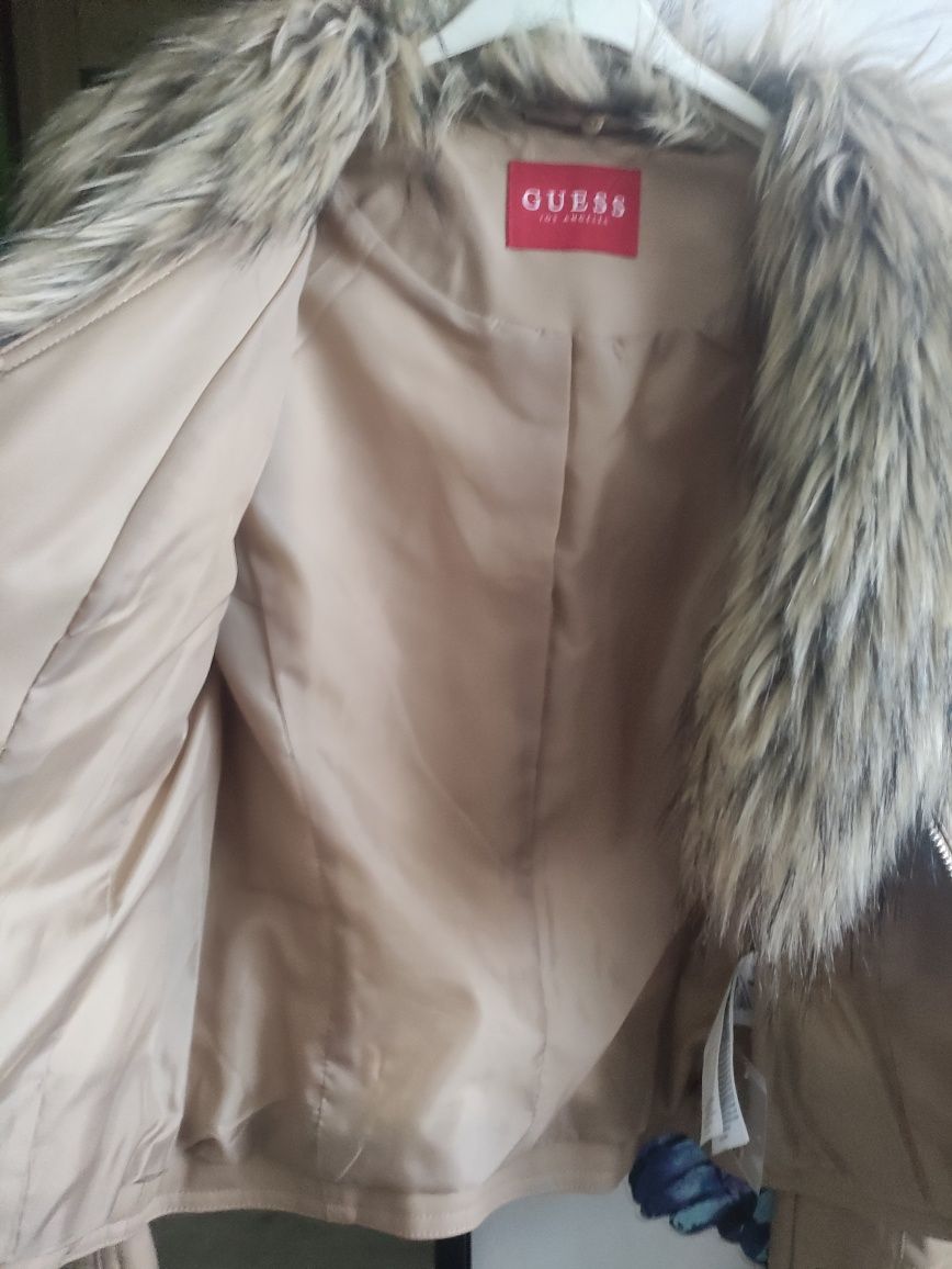 Kurtka Guess z futerkiem