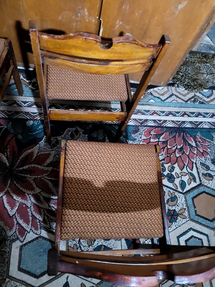 Wiekowe krzesla PRL 4 szt. do odnowienia