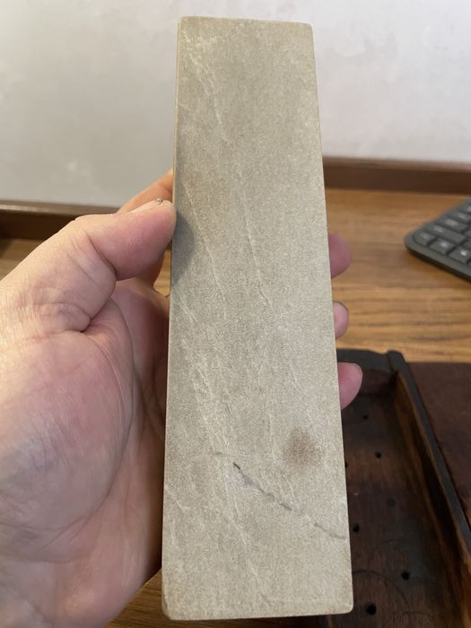 Заточний камінь, думаю що вашита але точно не знаю