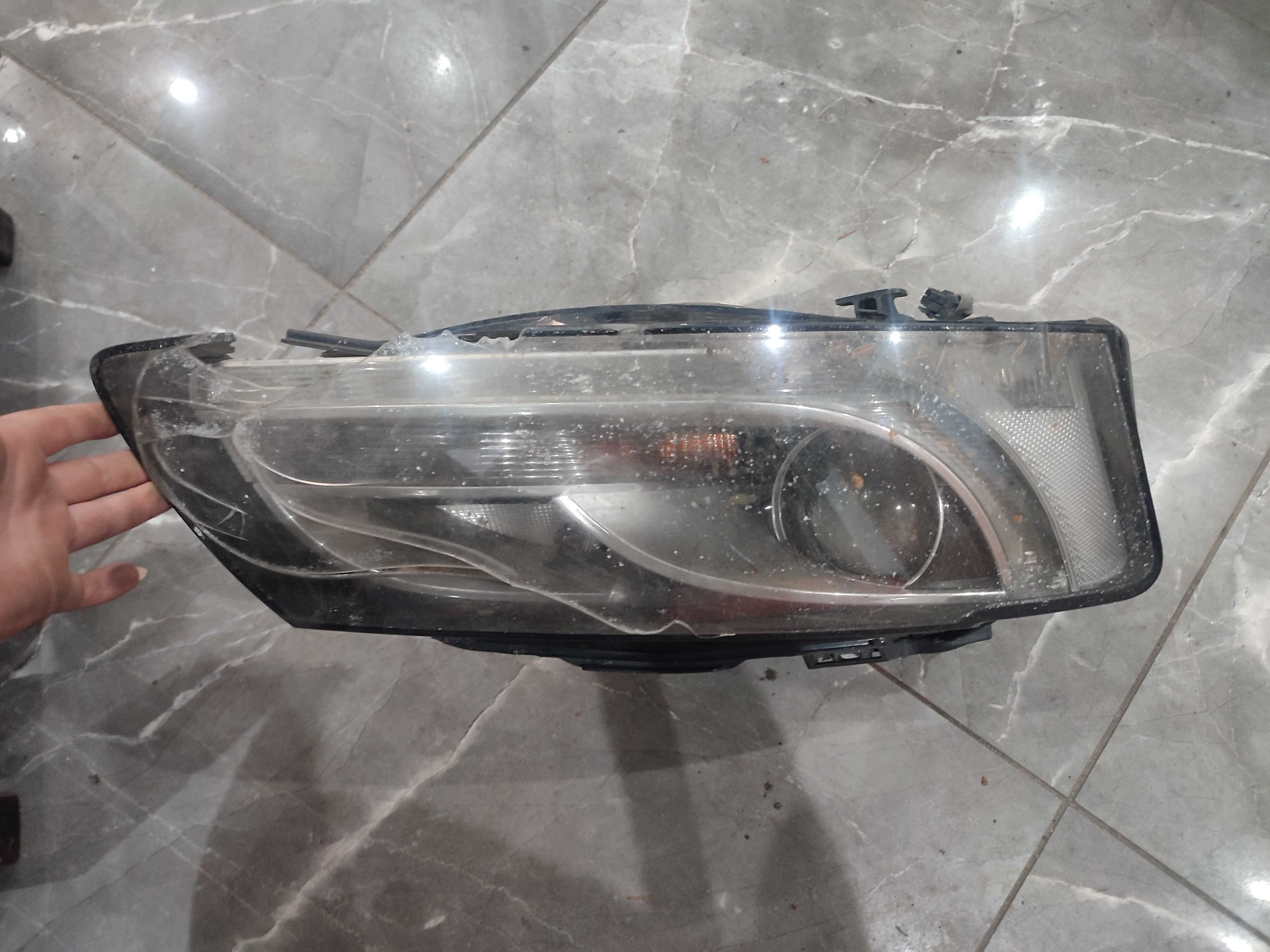 Lampa reflektor Xenon prawa Audi A5 8T uszkodzona