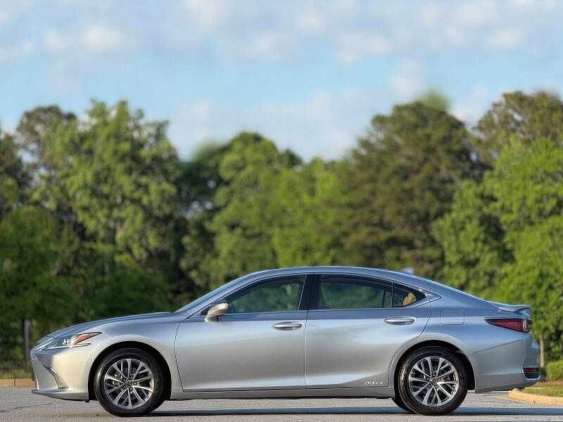 2022 Lexus ES 300h