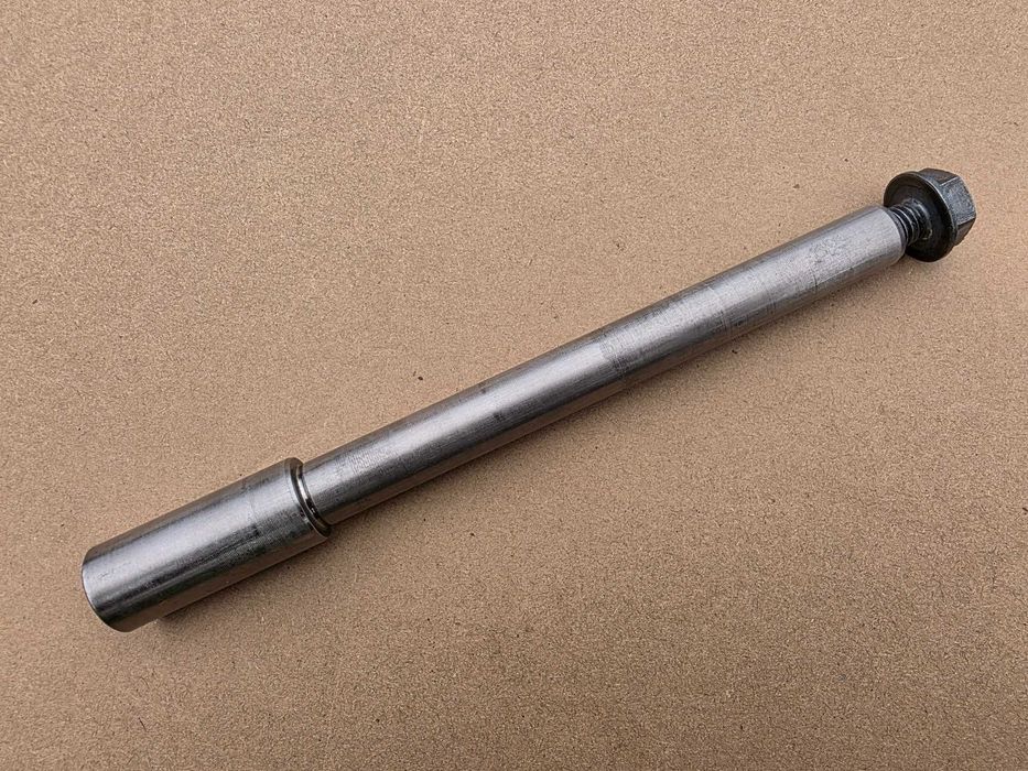 Oś ośka przedniego koła KTM sx 50 / 65 r. 12-25 OEM 15mm