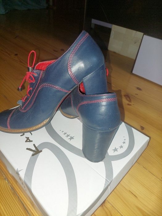 Жіночі туфлі черевички шкіряні сині.