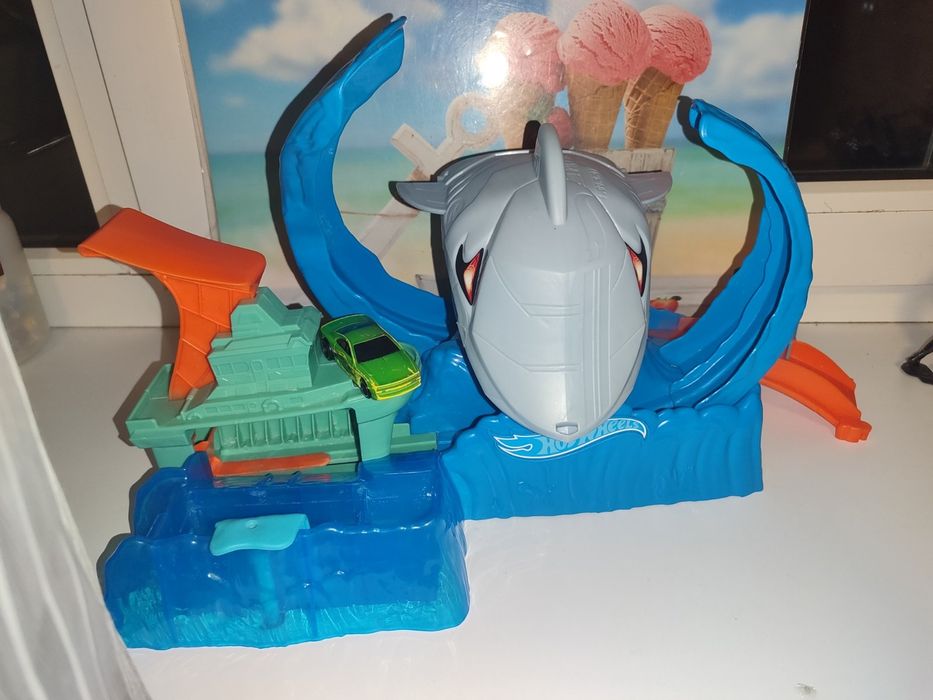 Трек Хот вилс голодная акула.