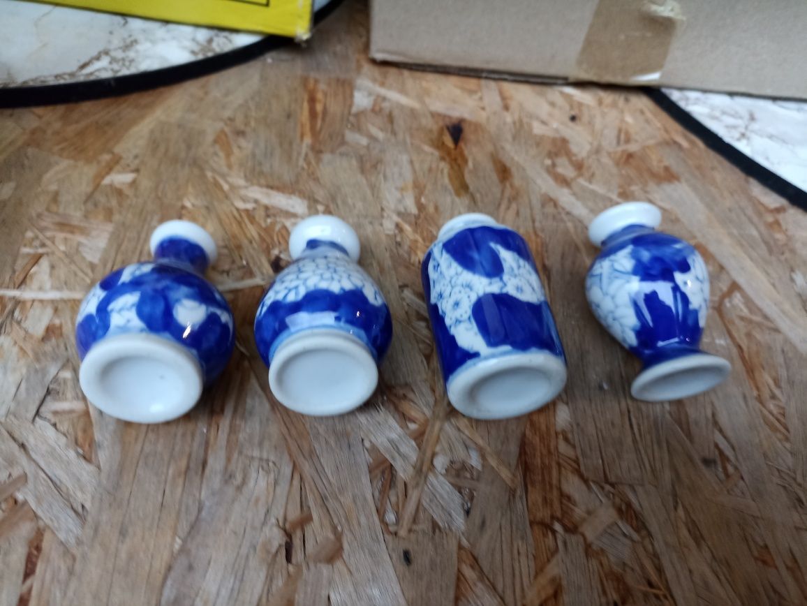Kolekcjonerski Komplet 4 malutkich ceramicznych wazonów waz urn puchar