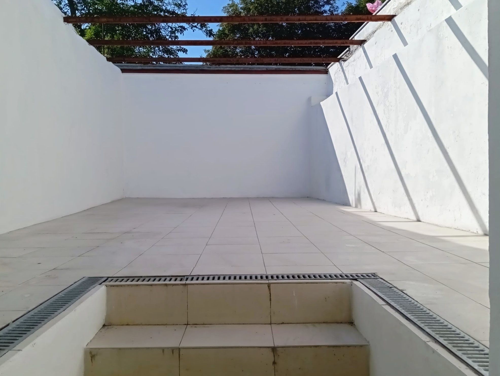 Loja para Arrendar na Rua D. Pedro V – Braga | 120m² + Logradouro 30m²