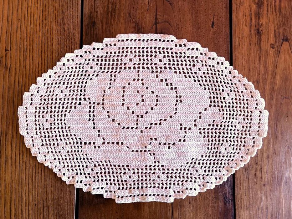 Rendas feitas à mão: Naperons - Toalha redonda