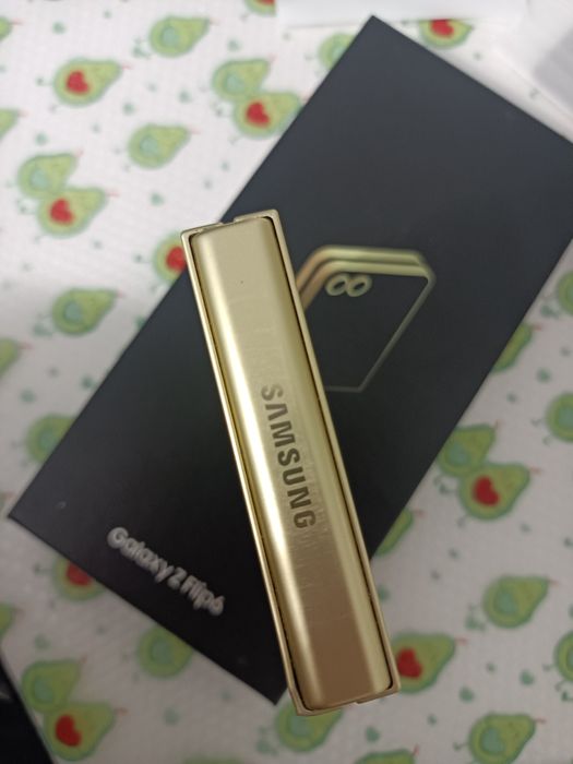 Samsung z flip 6 żółty