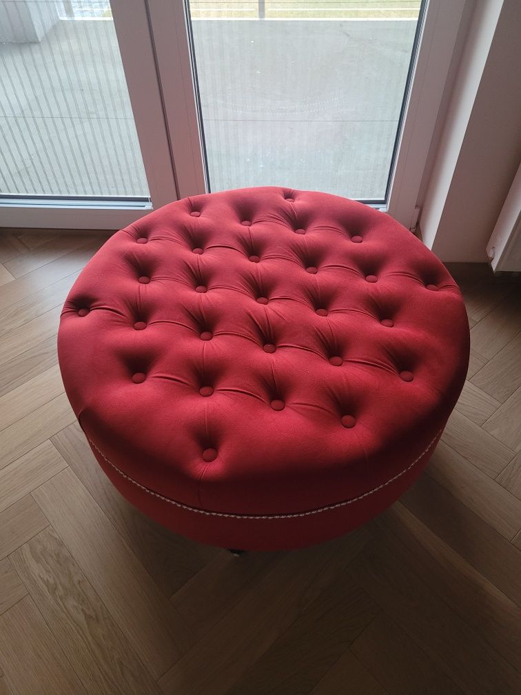 Sprzedam pufę kolor malinowy
