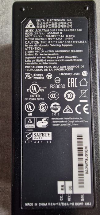 Adaptador e Cabos alimentação Uk/Suíça/EU