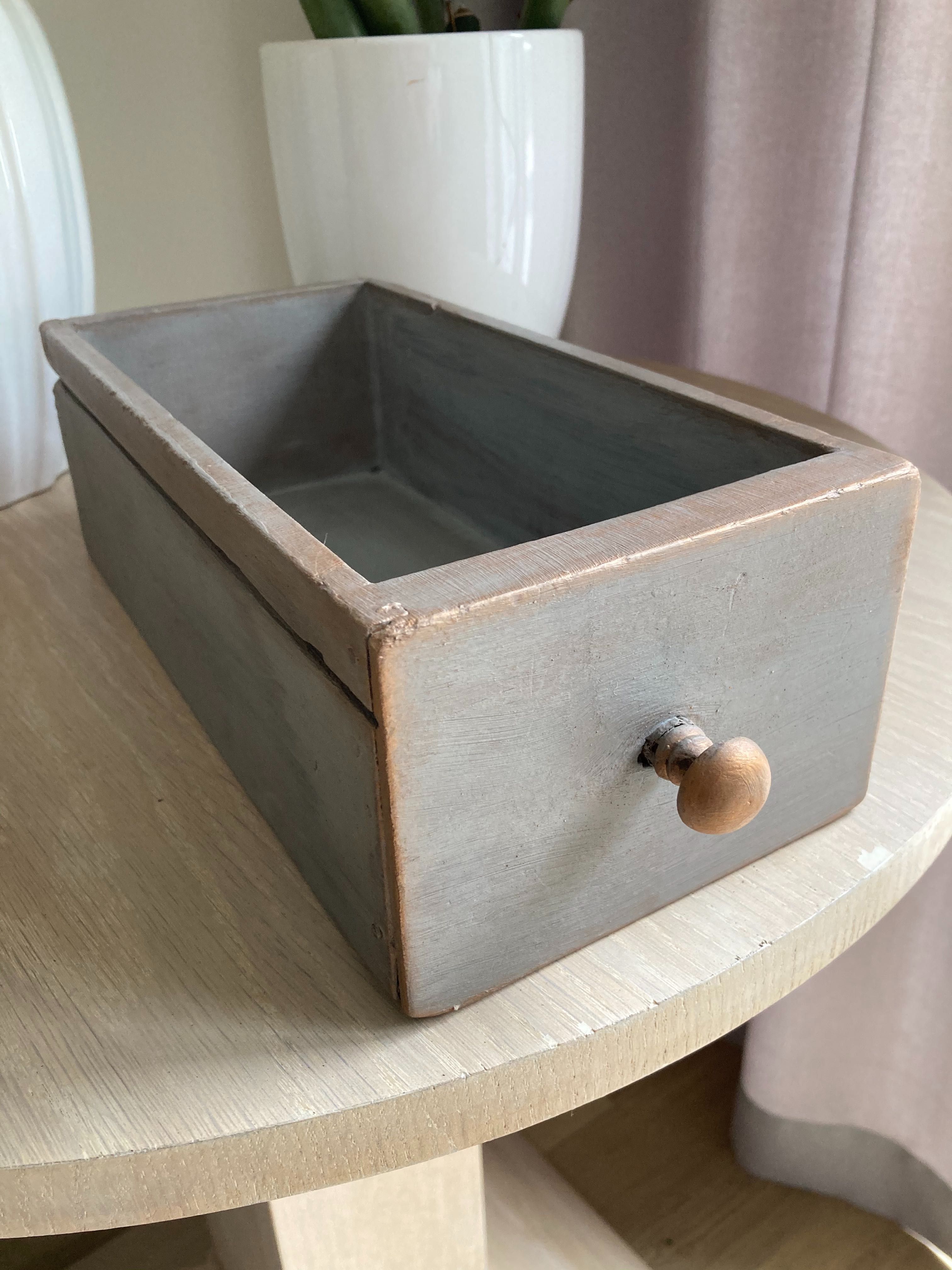 Stara zabytkowa drewniana szuflada  pojemnik