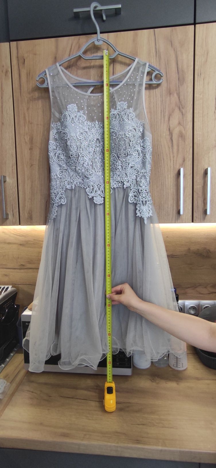 Sukienka okolicznościowa rozmiar M koronkowo-tiulowa jasno szara