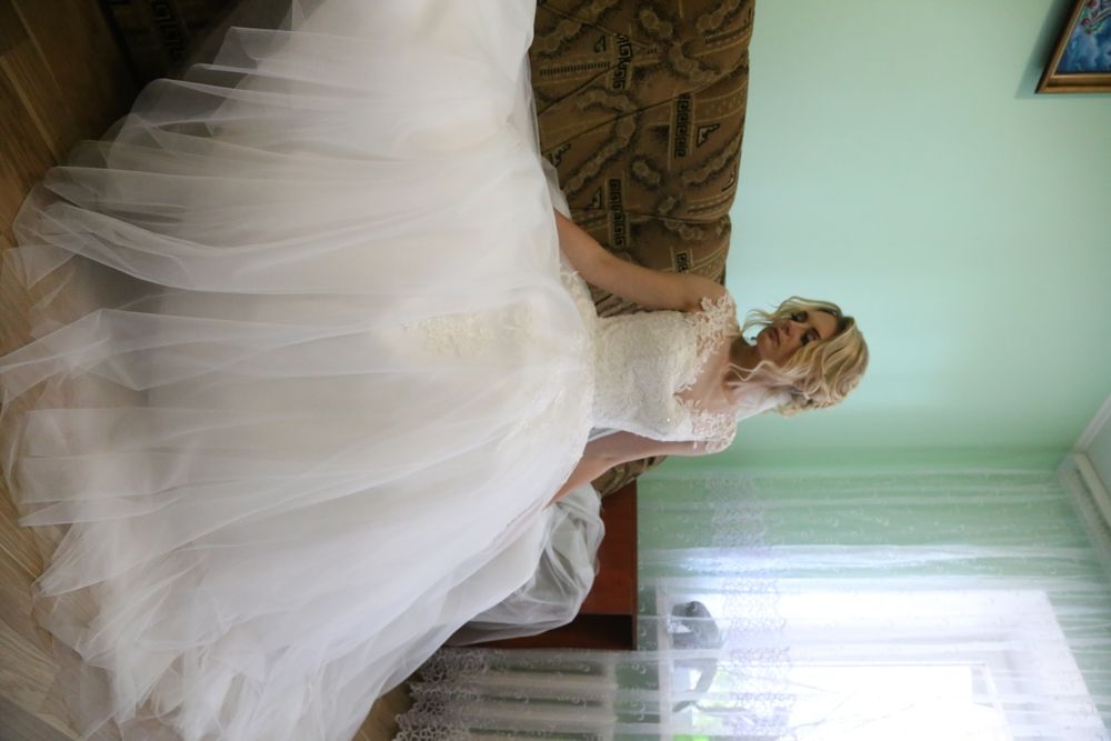 Весільна сукня