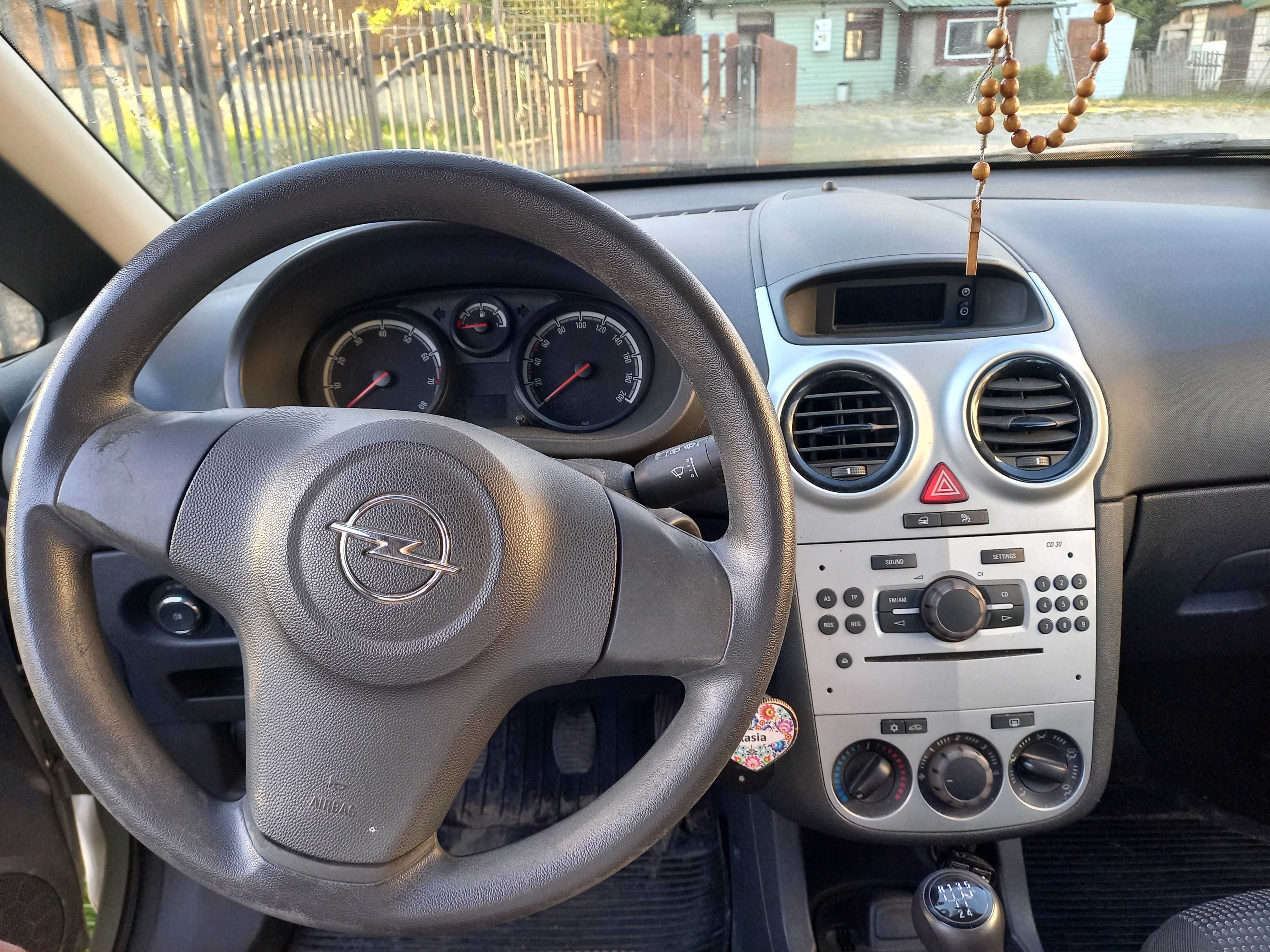 Sprzedam samochód Opel Corsa D 1.0 2011 rok