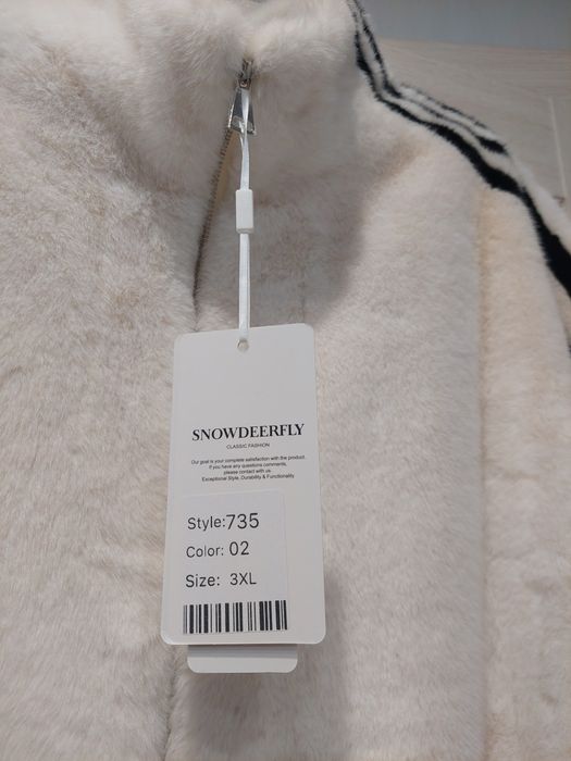 Нова біла шуба з лампасами,хутро під норку,на дубляжі.