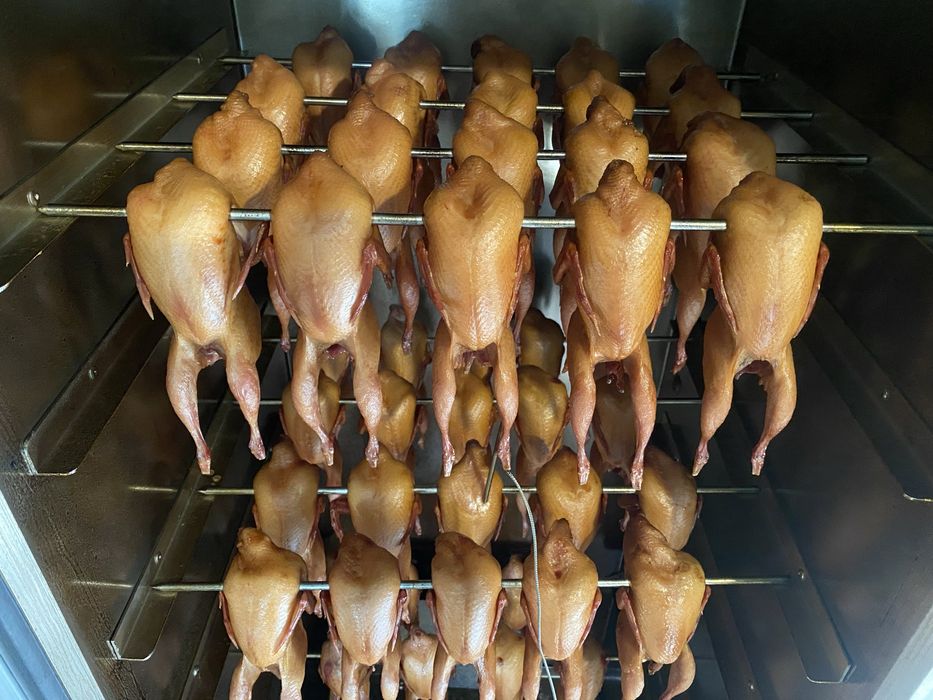 Копчена перепілка, курочка, ковбаски гриль, скумбрія