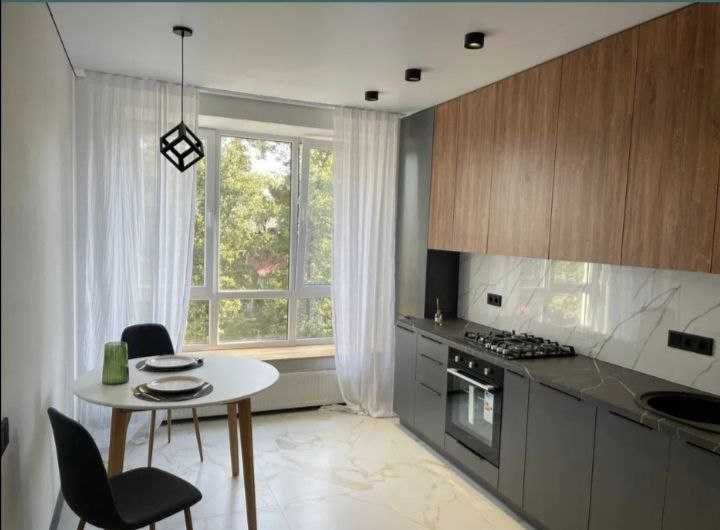 БЕЗ КОМІСІЇ! однокімнатна ВЕЛИКА квартира. ЦЕНТР міста. Парк Правіка