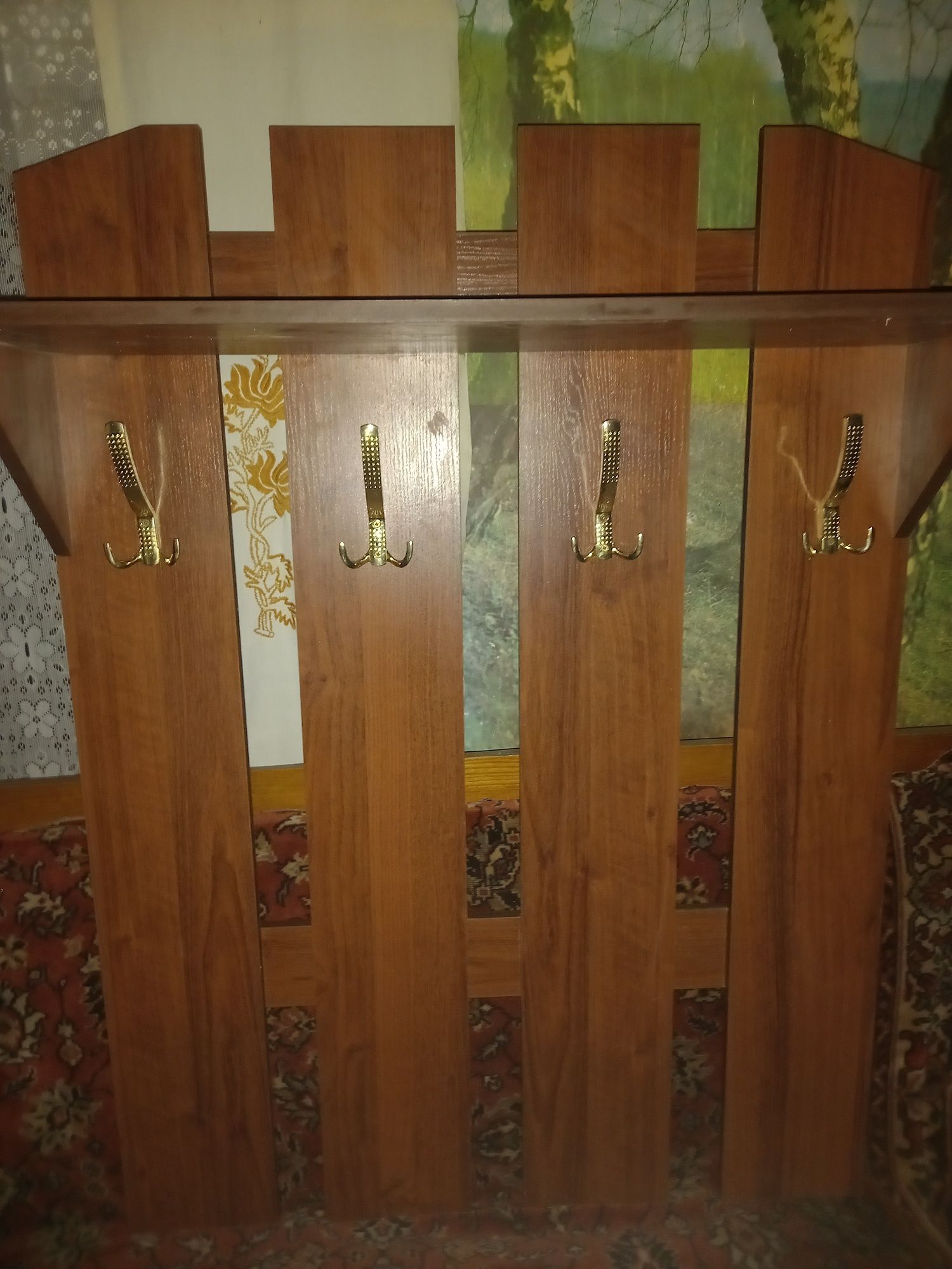 Продам вішалку нову. Ширина 90 см, висота 120 см. Тільки на мобільний.