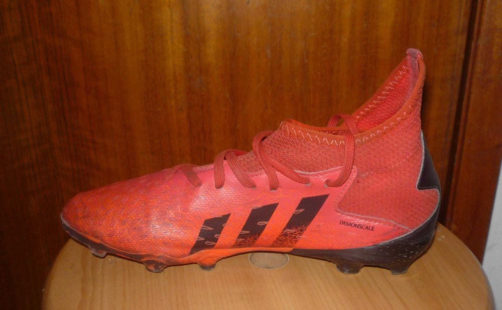 Chuteiras Predator Criança 37 e meio: 1 euro