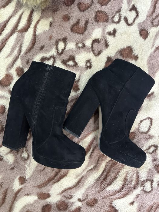 Ботильйони на високому каблуці