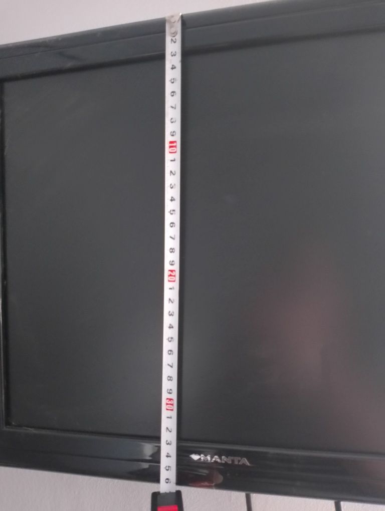 Mały telewizor z uchwytem na ścianę