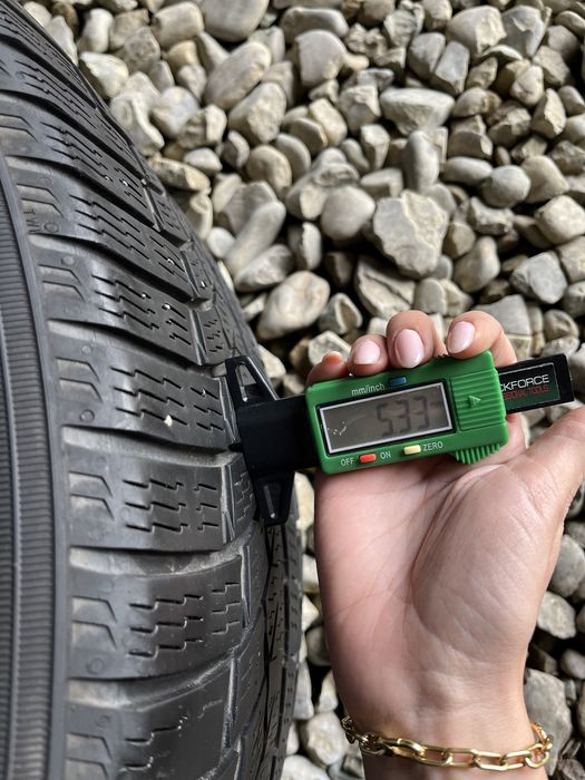 245/40 R19 2 шт. Nokian