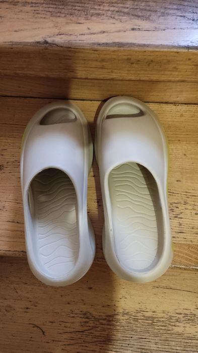 Klapki jasnobrązowe całe z gumy