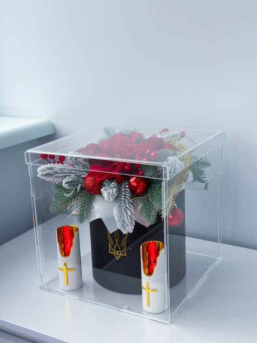 Новорічна композиція в кубі. Ялинка на могилу