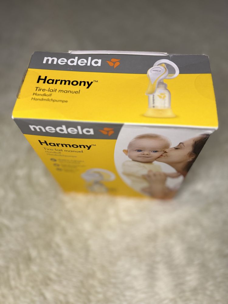 Механічний молоковідсмоктувач Medela Harmony Manual 2-Phase Breastpump