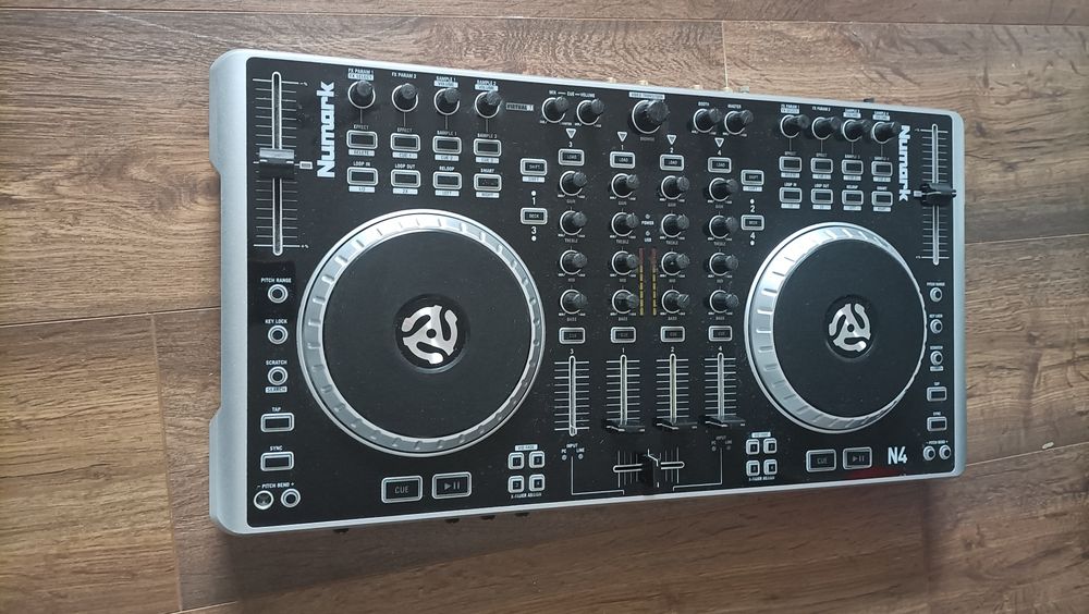 Kontroler Numark N4