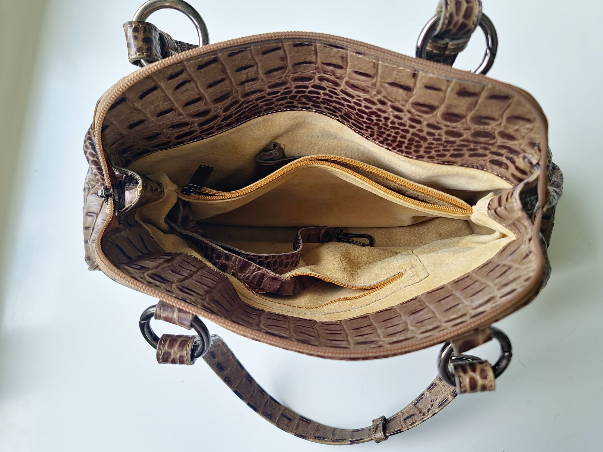 Шкіряна сумка з текстурою під шкіру крокодила
