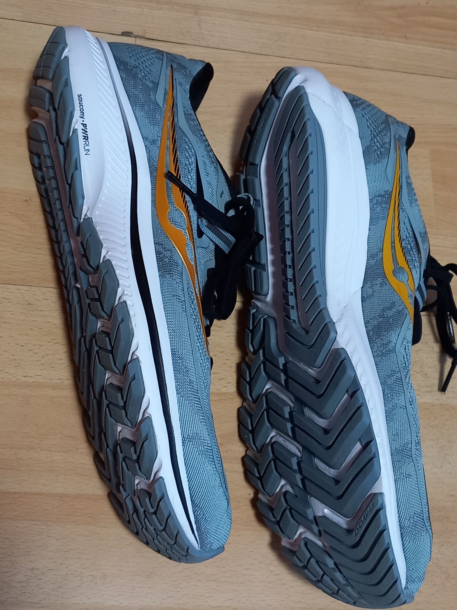 Чоловічі оригінальні  кросівки Saucony Omni21