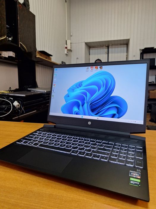 HP Pavilion Gaming 15-ec0004ua Ryzen 7 3750H GTX 1660 Ti 6Gb 16/512