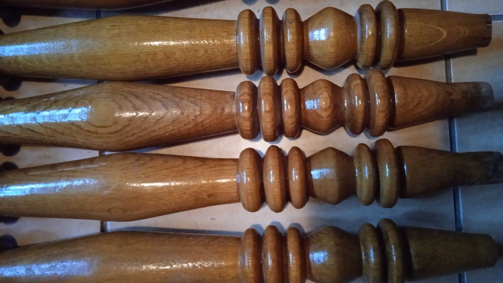 Słupki schodowe ,tralki i poręcze dębowe do renowacji 40 zł za sztukie