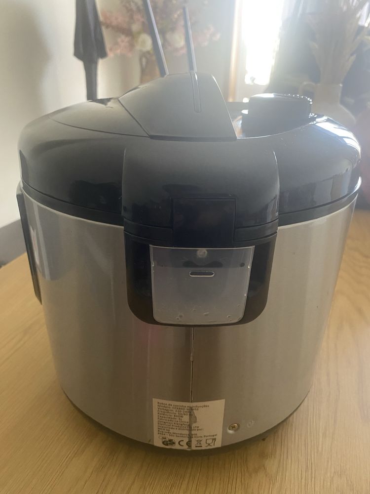 Panela eletrica robot de cozinha  multifunções pouco usada